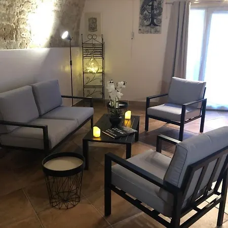 50 M2 Loft With Vaulted Ceilings Center Of Lägenhet