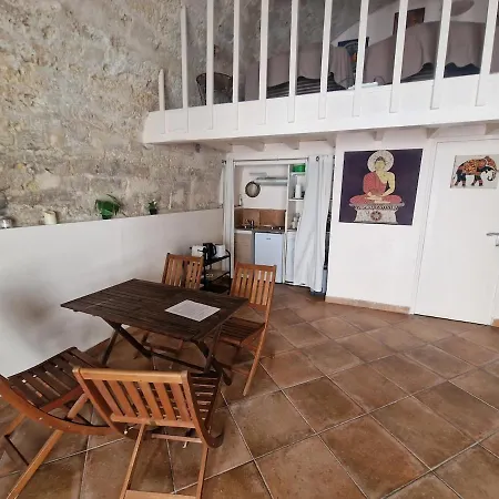 Apartmán 50 M2 Loft With Vaulted Ceilings Center Of